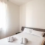 Guesthost - Isabella 500 Meters From The Duomo! * Padova